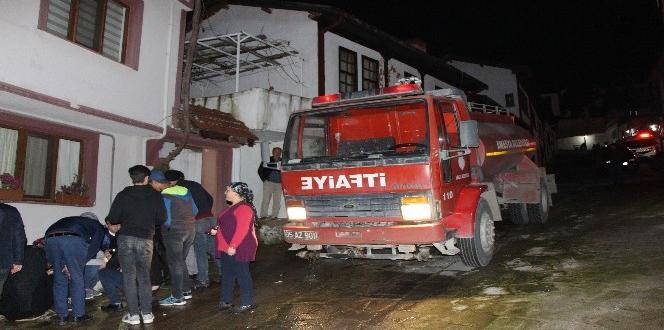 Evleri Yanarken Yardımlarına Vali Yetişti